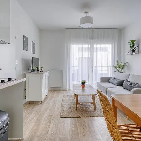 Spacieux 2 Pieces Avec Balcon A Deux Pas De Paris - 355c * Rueil-Malmaison